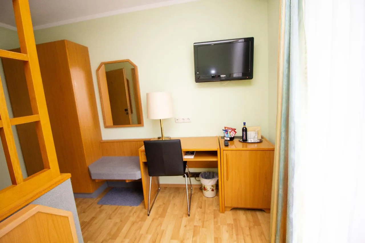 Hotel Am Wald Ottobrunn 3*,